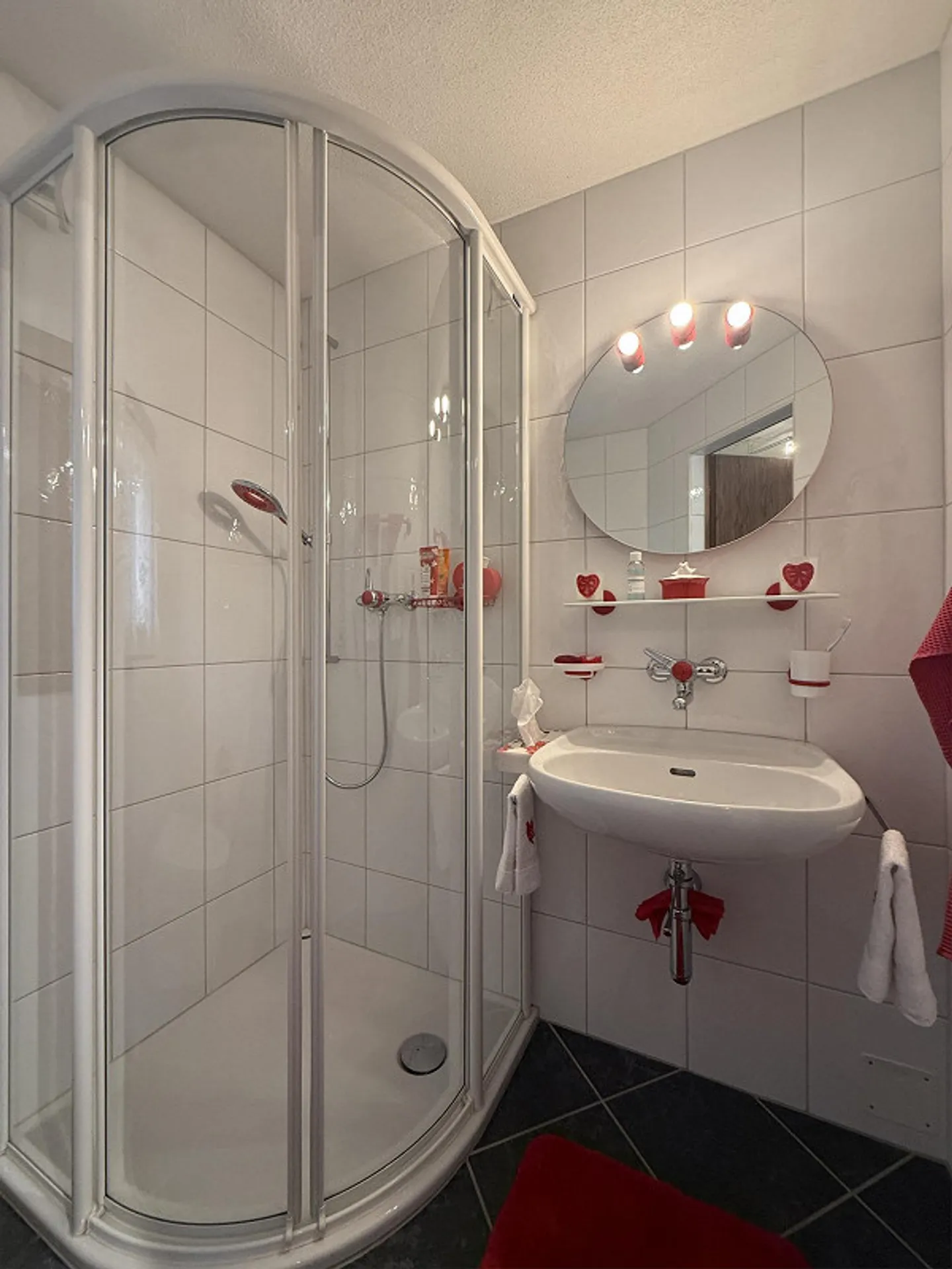 Charming 4.5-room single-family house with mountain view in Grosshoechstetten - Photo 23 of 27