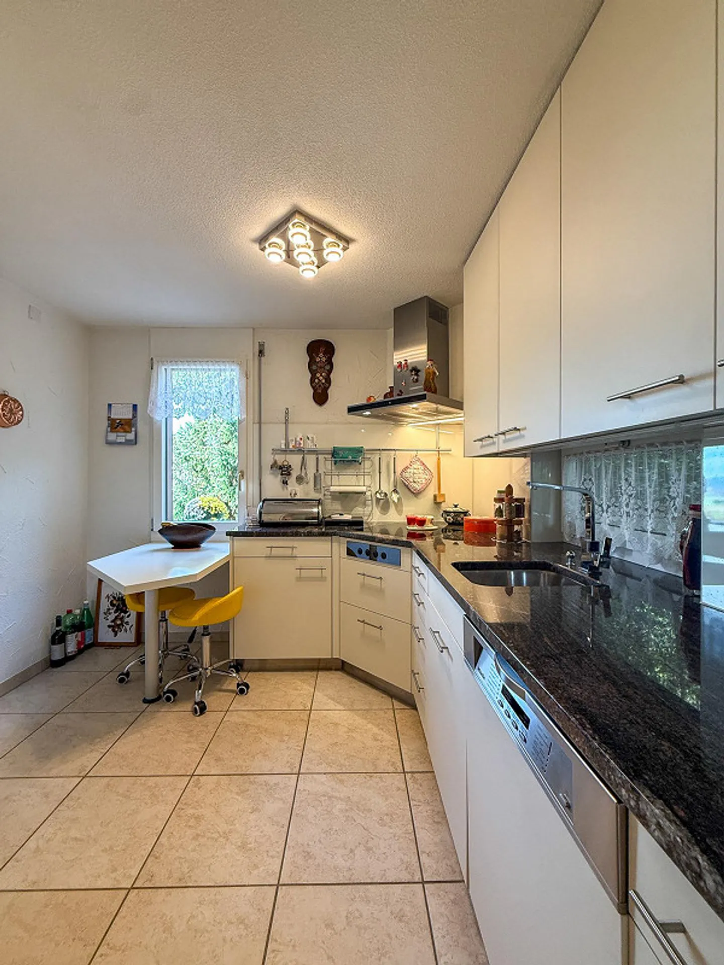 Charming 4.5-room single-family house with mountain view in Grosshoechstetten - Photo 21 of 27