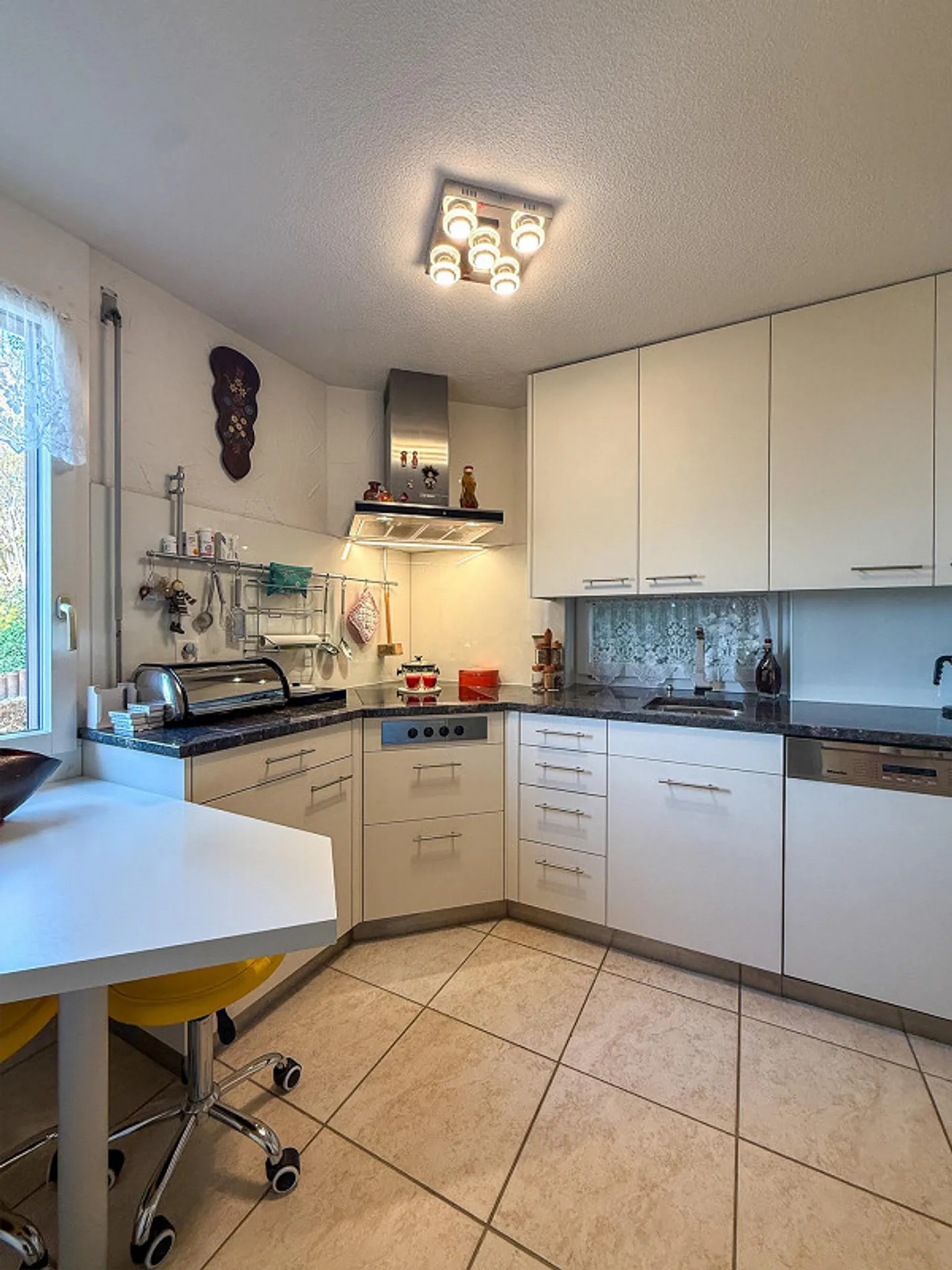 Charming 4.5-room single-family house with mountain view in Grosshoechstetten - Photo 22 of 27