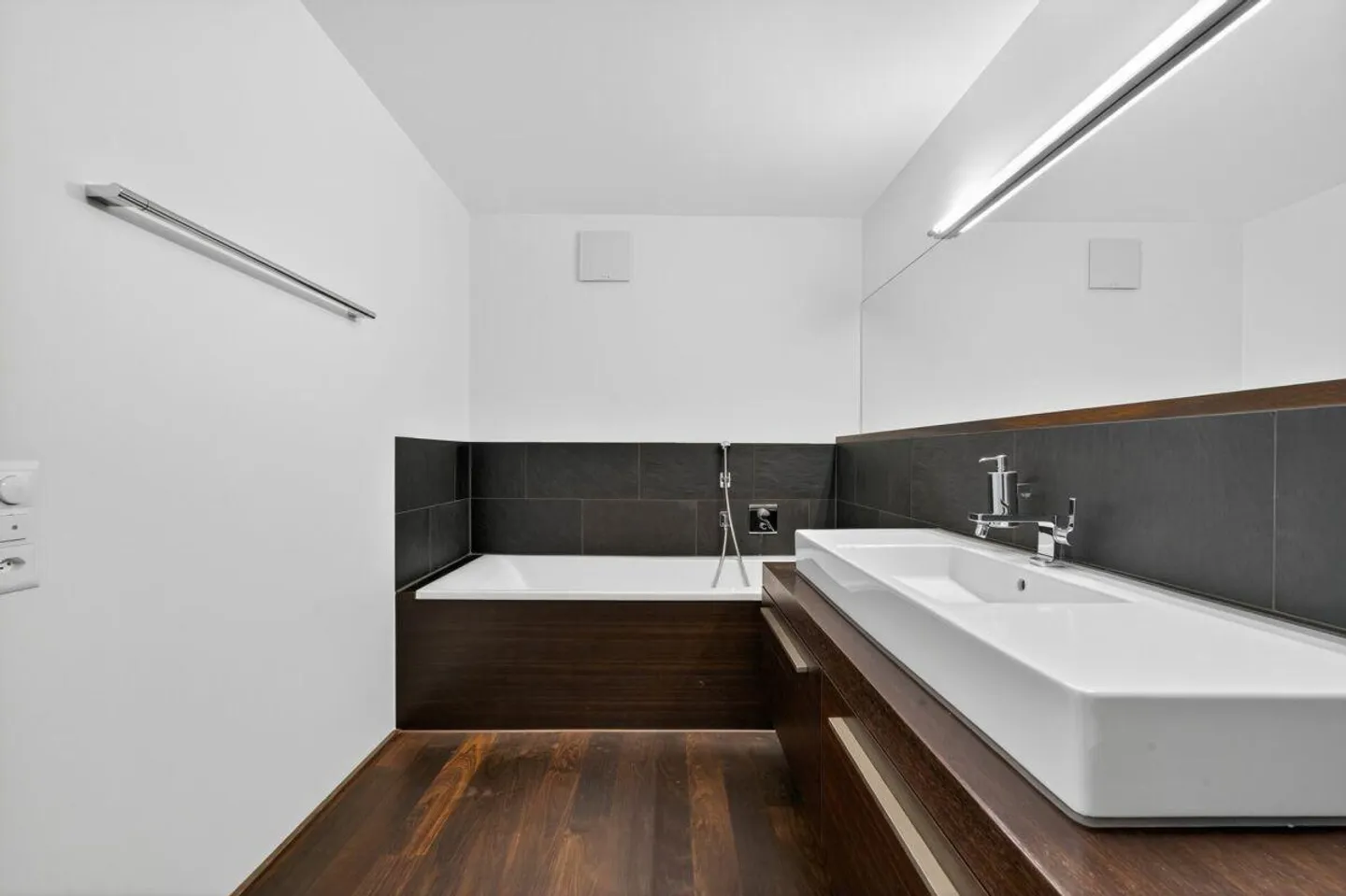 Exclusive Terrace Apartment in Walchwil - Photo 5 of 10