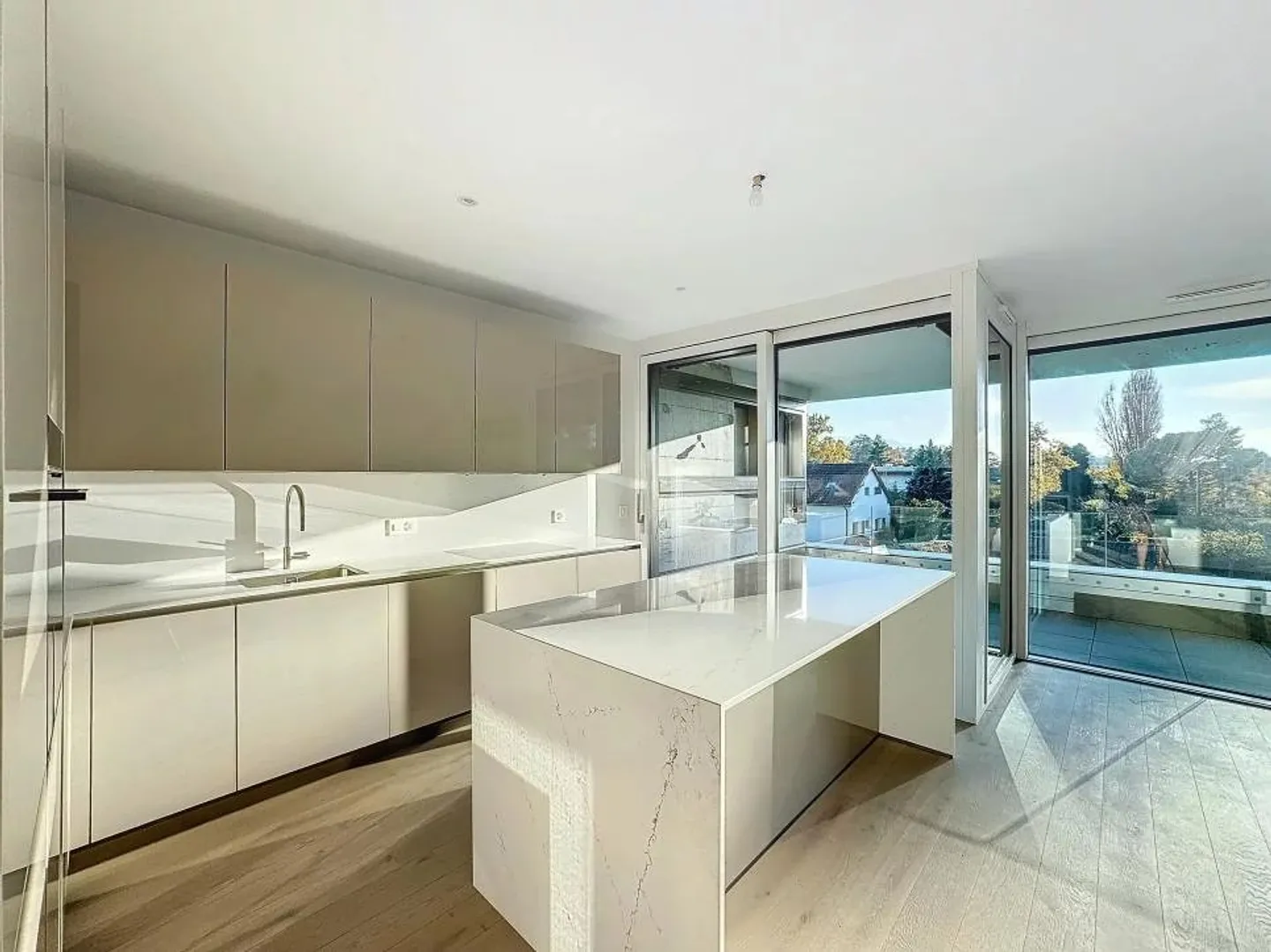 Luxuswohnung mit Terrasse - Foto 4 von 13
