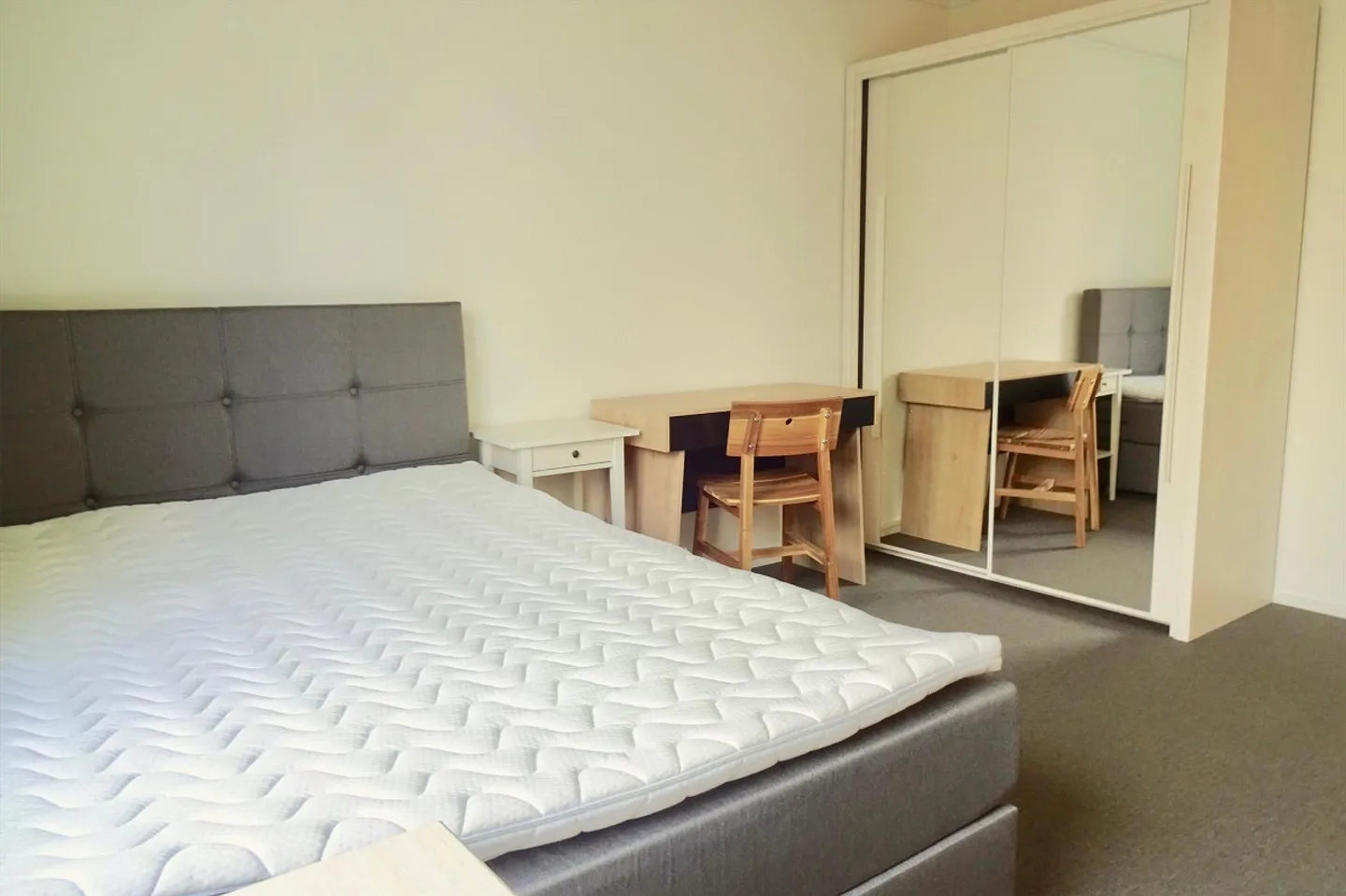 ONLINE VIEWING Shared Room - Photo 5 of 10