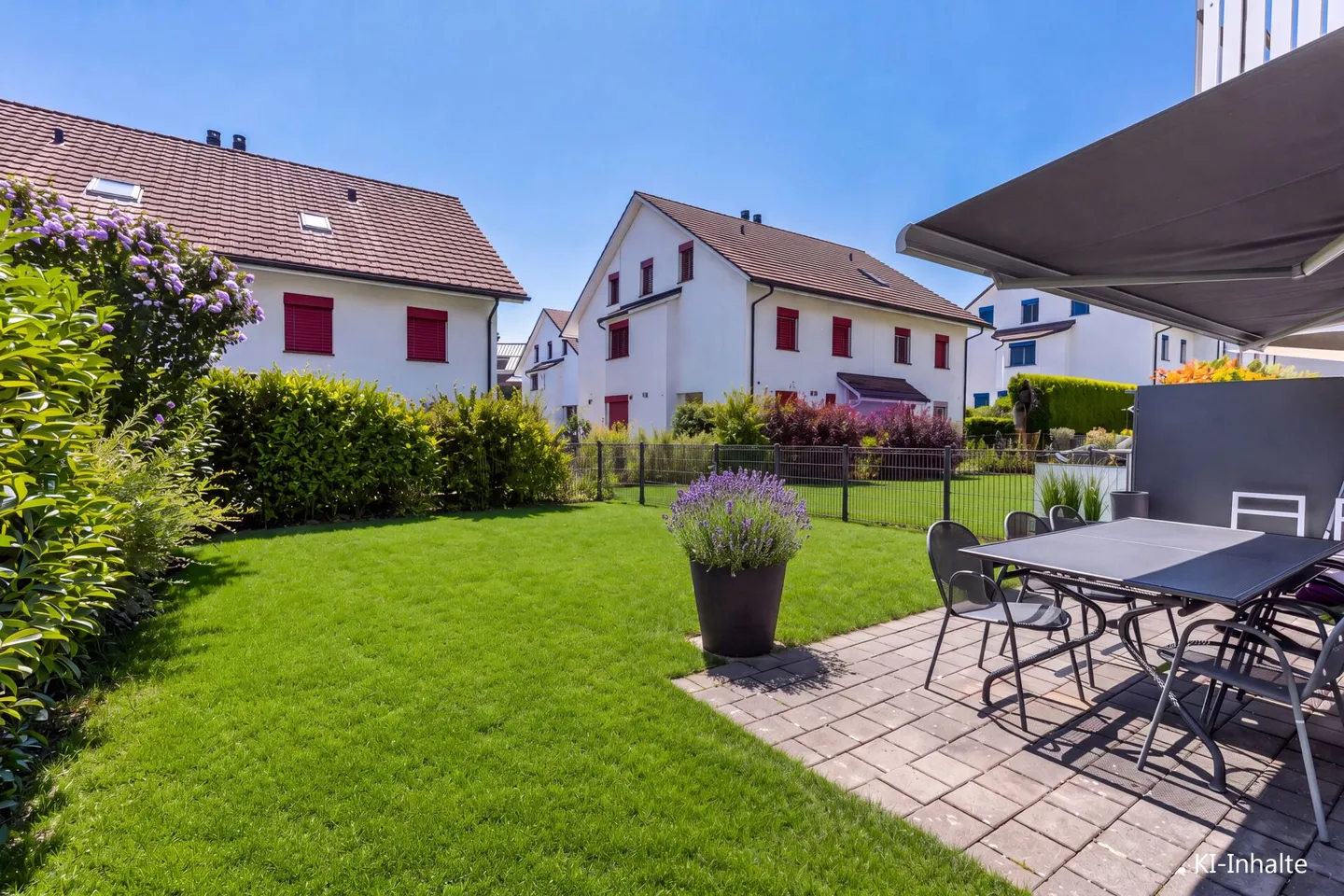 Geräumiges Doppelhaus mit Garten und Pool - Foto 2 von 21