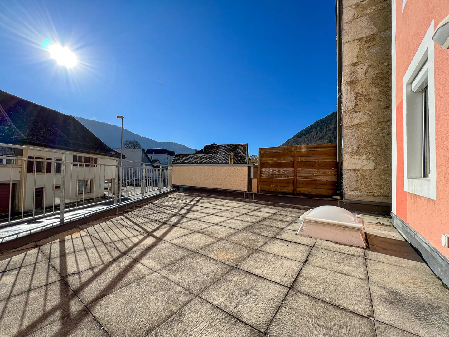 Appartement Charmant avec Grande Terrasse - Photo 3 sur 9