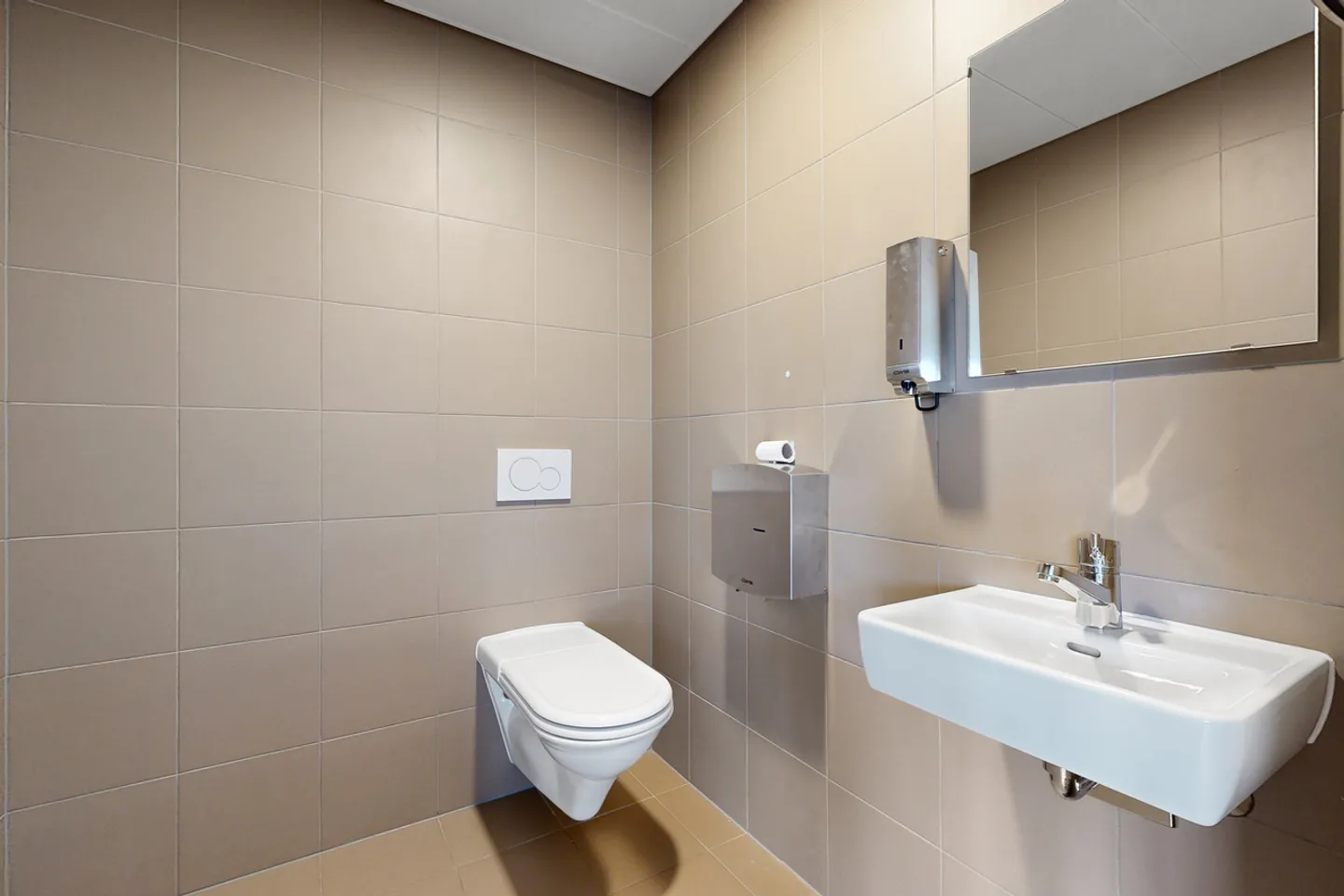 Bureau Proche Autoroute - Photo 10 sur 11