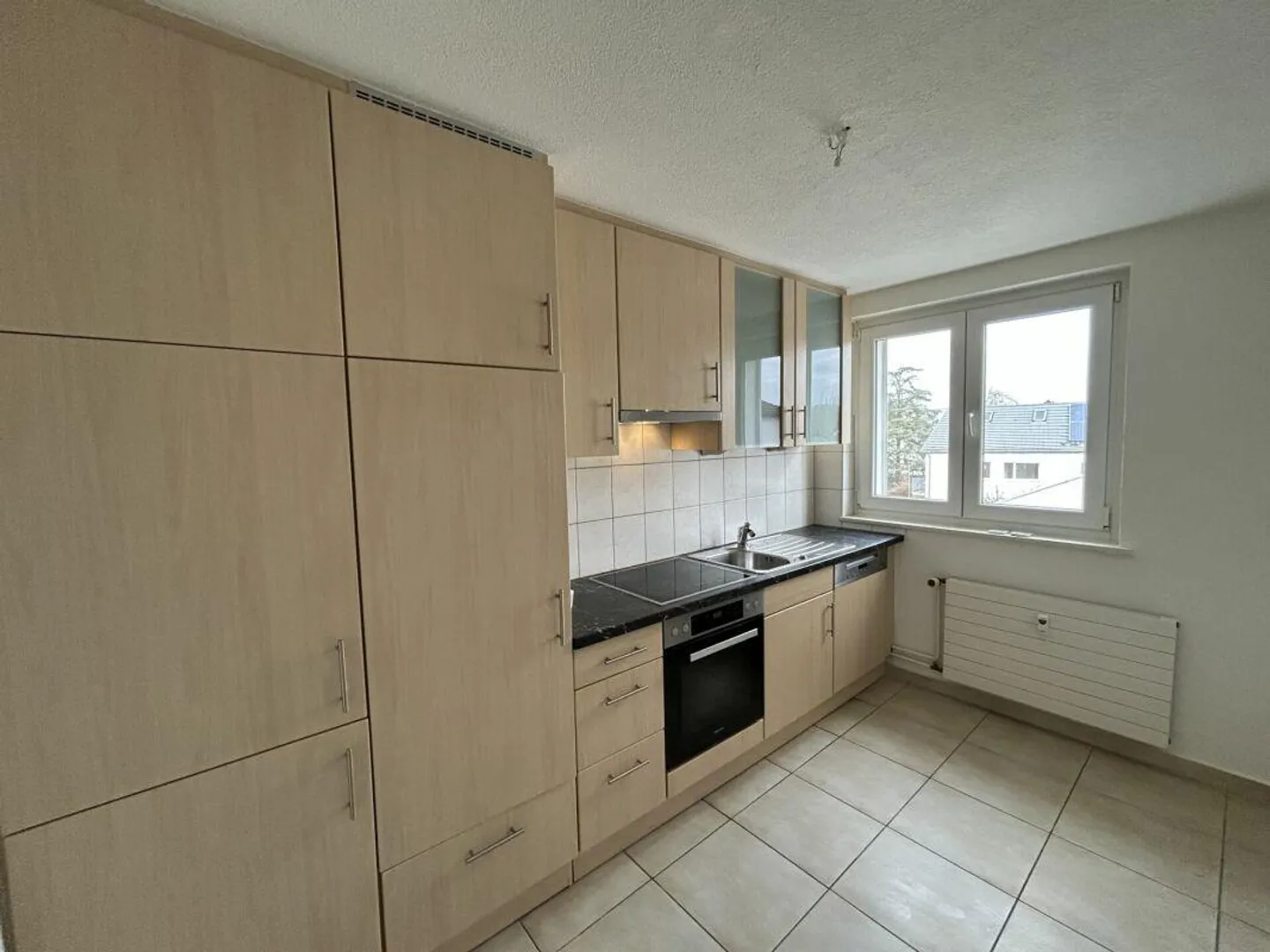 Appartement en attique de 4 pièces avec belle vue - Photo 2 sur 8