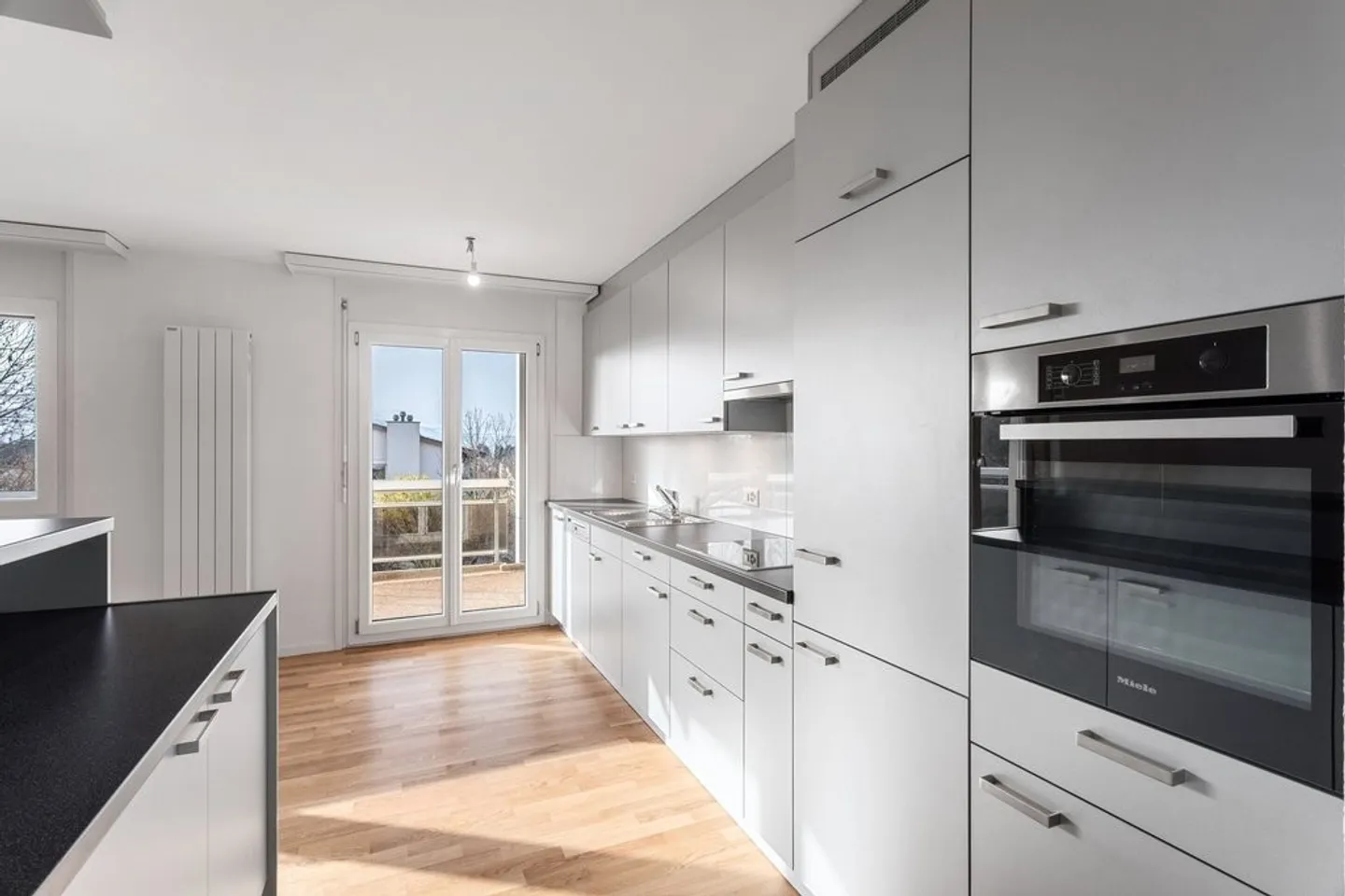 Appartamento moderno con balcone - Foto 4 di 6