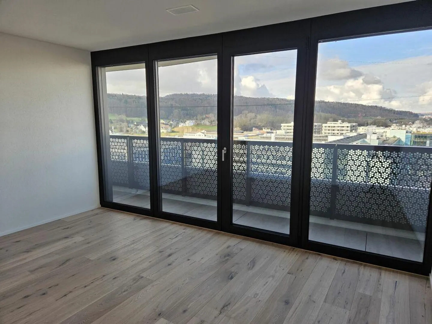 En hauteur avec la meilleure vue lointaine - appartement unique au 12ème étage! - Photo 6 sur 12