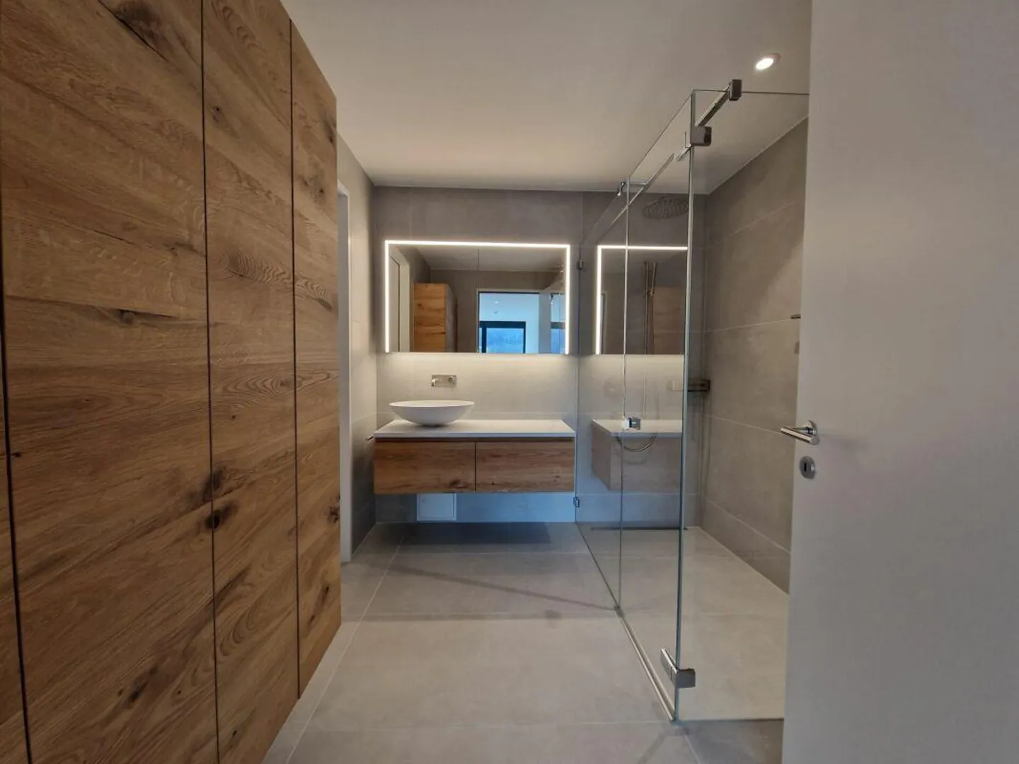 En hauteur avec la meilleure vue lointaine - appartement unique au 12ème étage! - Photo 3 sur 12