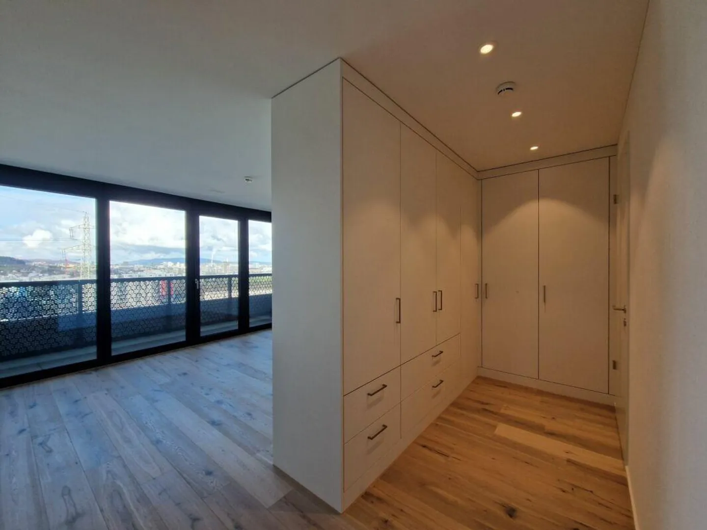 En hauteur avec la meilleure vue lointaine - appartement unique au 12ème étage! - Photo 5 sur 12