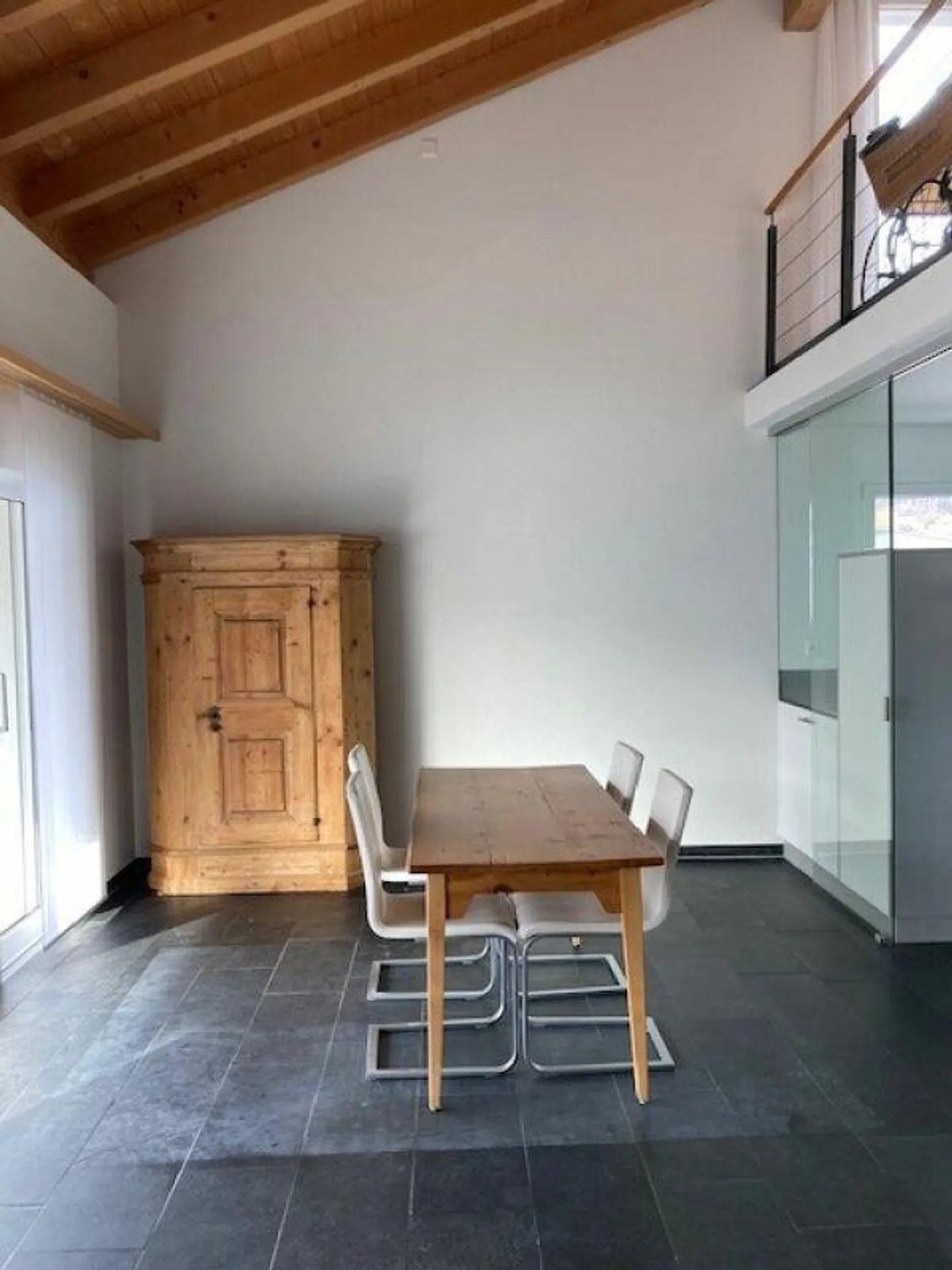 Beautiful and spacious 6.5 room maisonette apartment - Photo 3 of 14