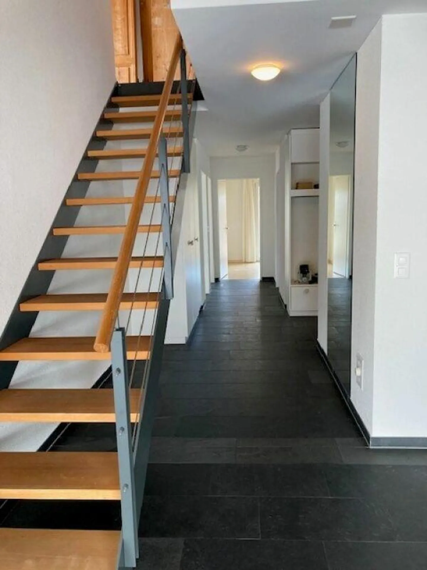 Beautiful and spacious 6.5 room maisonette apartment - Photo 2 of 14