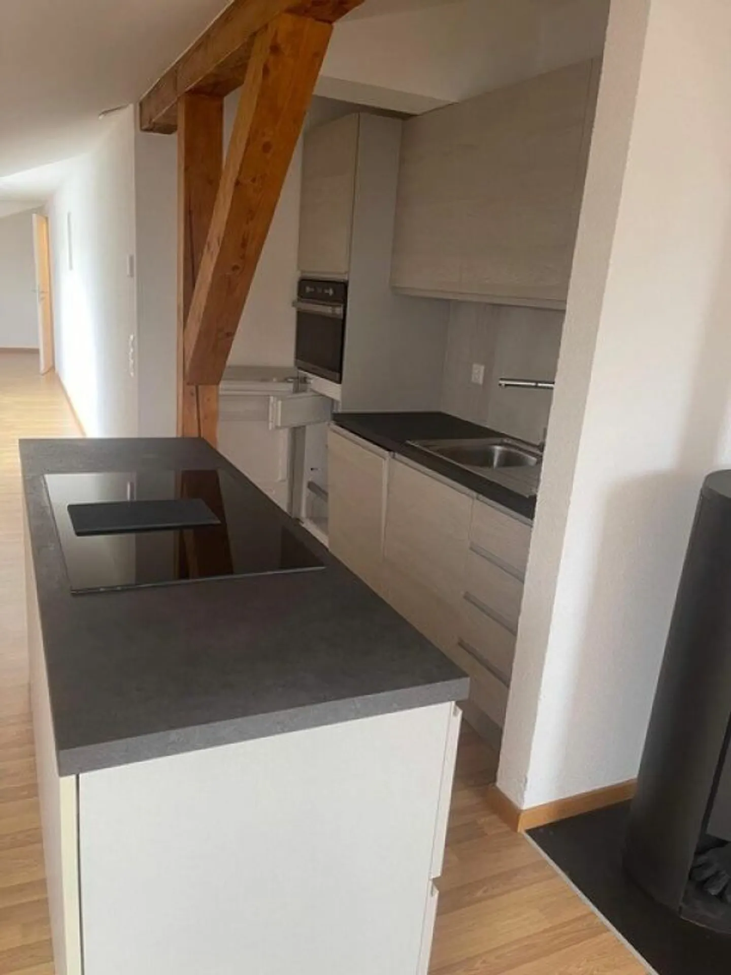 Charmante moderne Dachwohnung - Foto 2 von 9