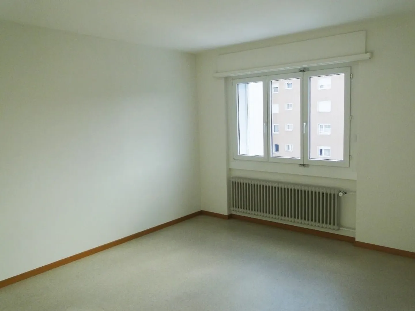 Gemütliche 2.5 Zimmer Wohnung mit Balkon und Gartensitzplatz - Foto 4 von 7