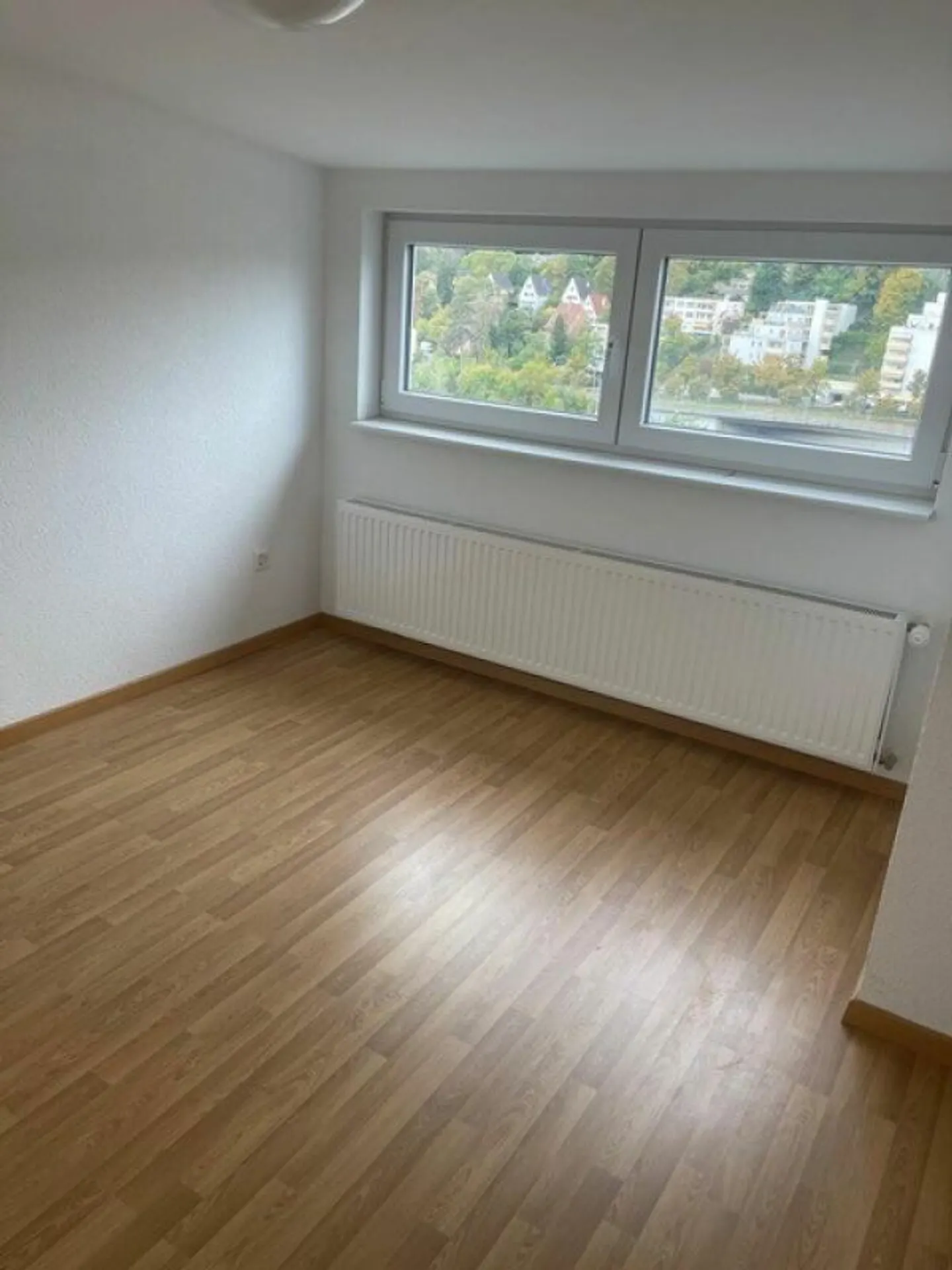 Charmante moderne Dachwohnung - Foto 5 von 9