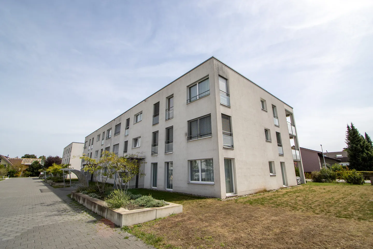 Charmante appartement 3.5 pièces avec terrasse au rez-de-chaussée - Photo 1 sur 11