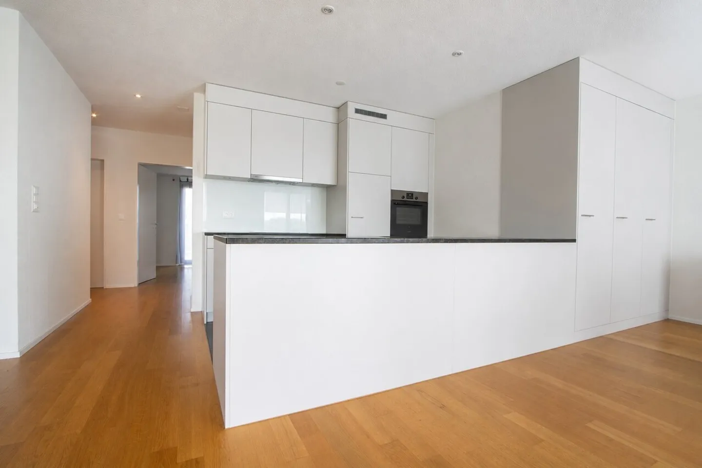 Charmante appartement 3.5 pièces avec terrasse au rez-de-chaussée - Photo 3 sur 11