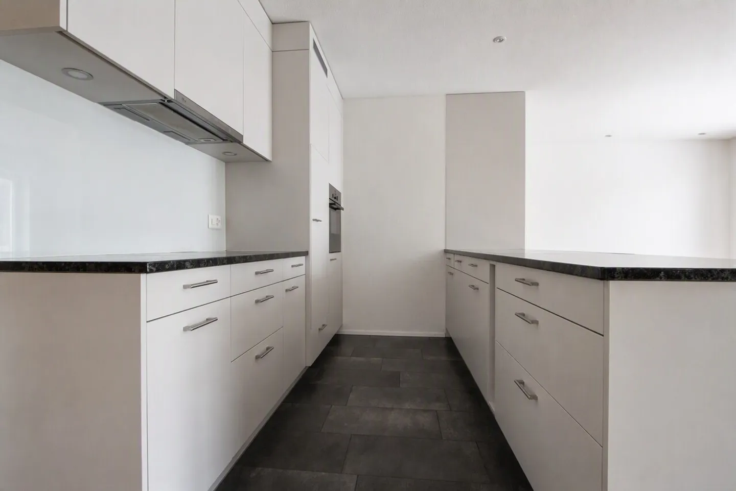 Charmante appartement 3.5 pièces avec terrasse au rez-de-chaussée - Photo 4 sur 11