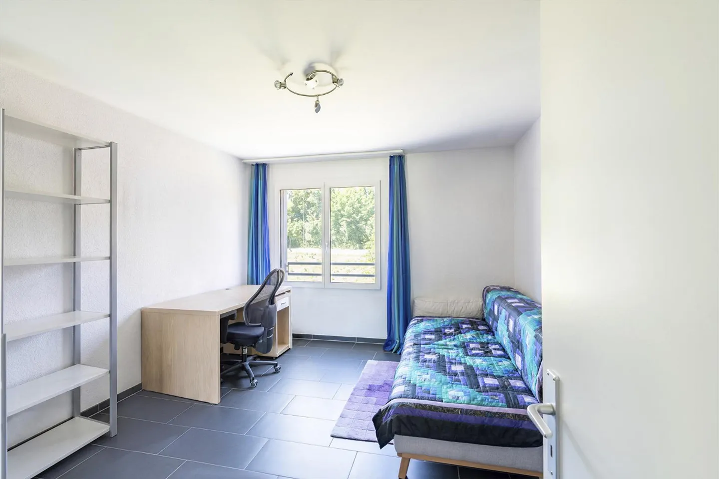 Bright and modern 3.5-room apartment near Lake Greifen - Photo 7 of 13