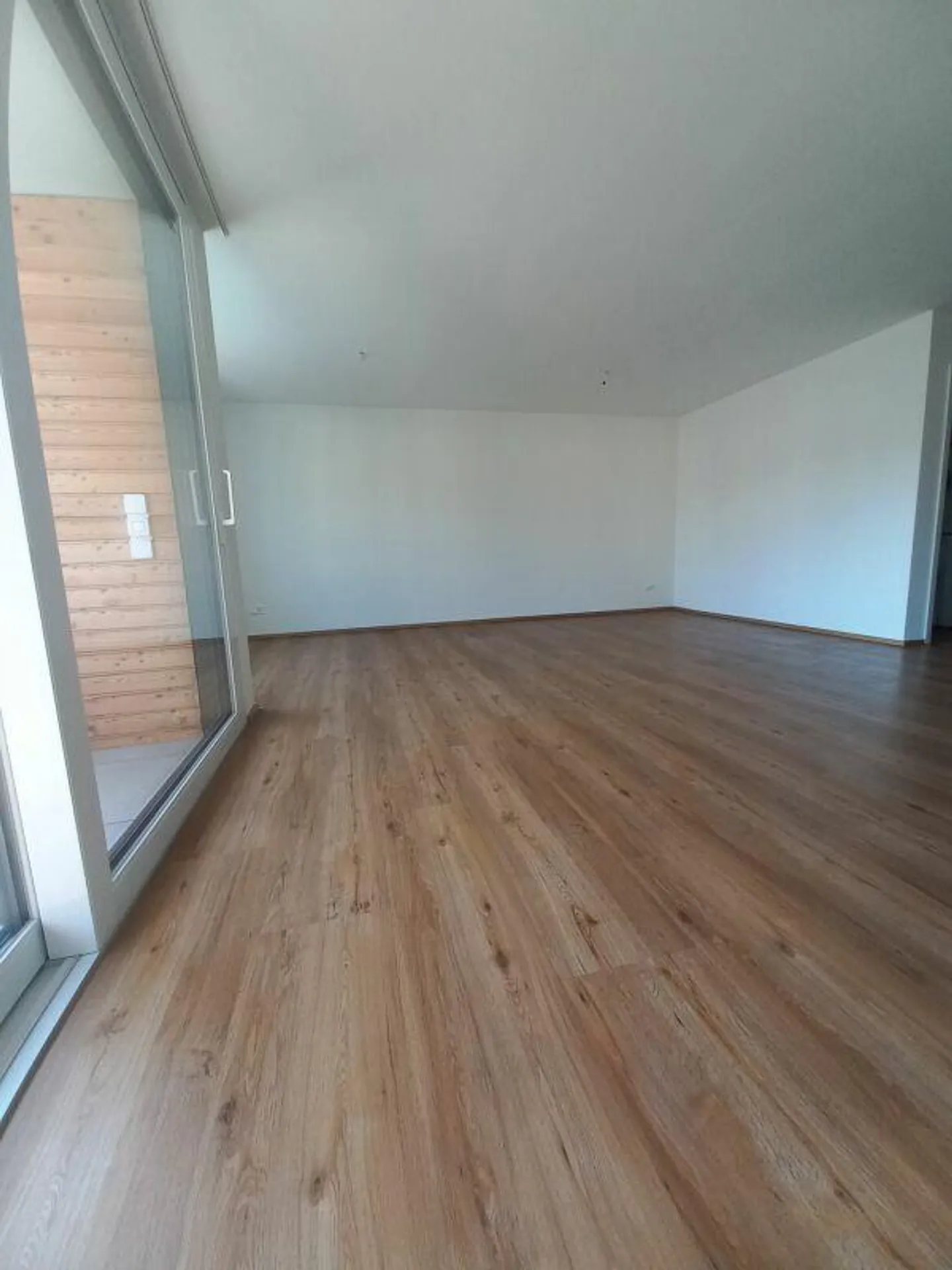 2.5-room apartment in a good location - Photo 3 of 7