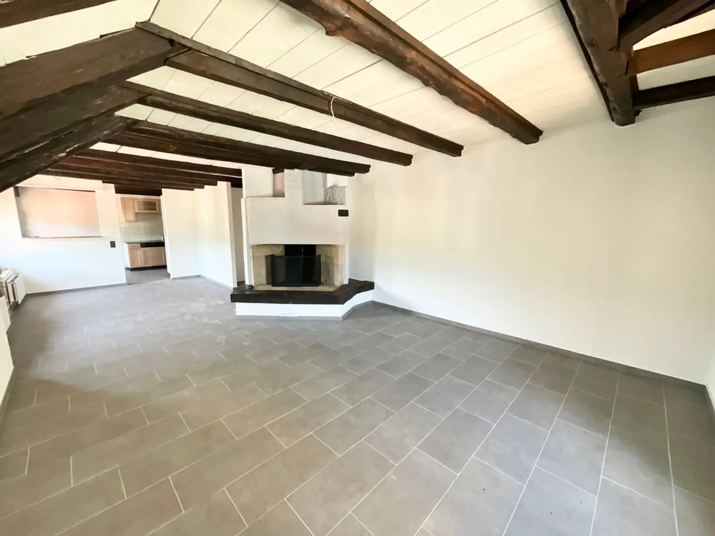 Spacious 4.5-room apartment renovated - Photo 3 of 8