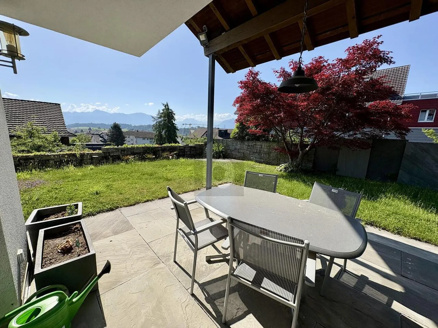 Calme et ensoleillé avec jardin et vue panoramique - Photo 1 sur 5