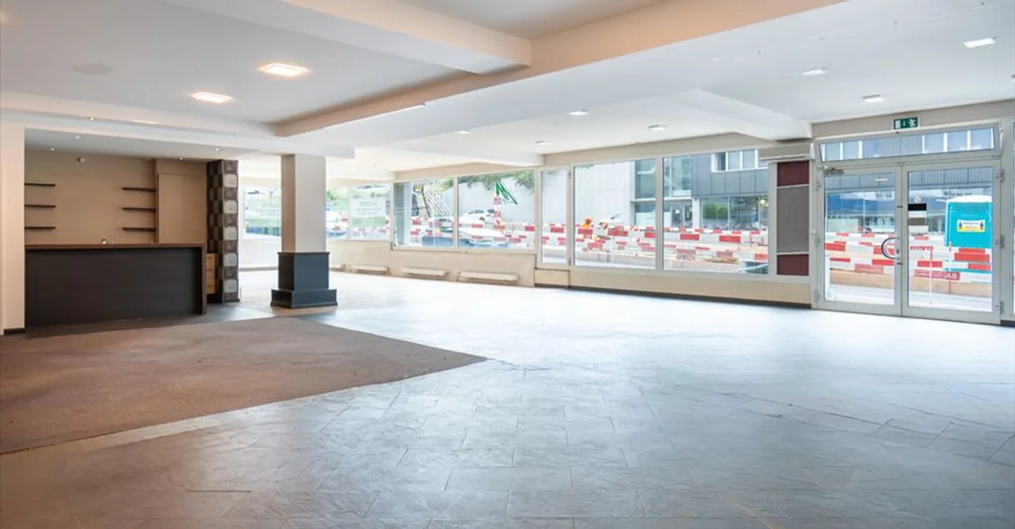 Edificio ad uso misto in affitto - Foto 4 di 12