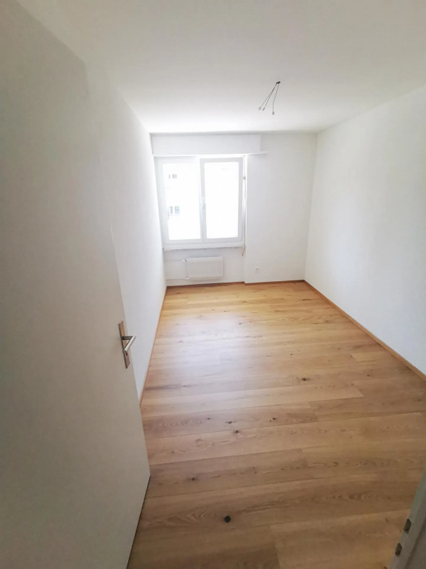 Renovated 3.5-room apartment with large balcony - Photo 8 of 9