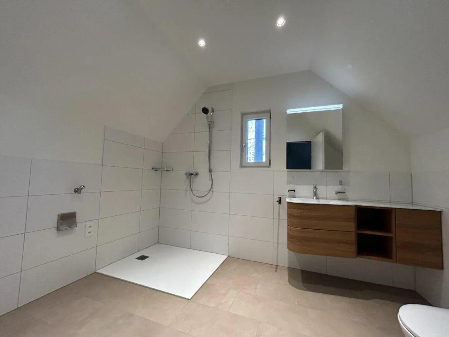 Freshly renovated 4.5-room maisonette apartment in Oberdornach - Photo 4 of 10