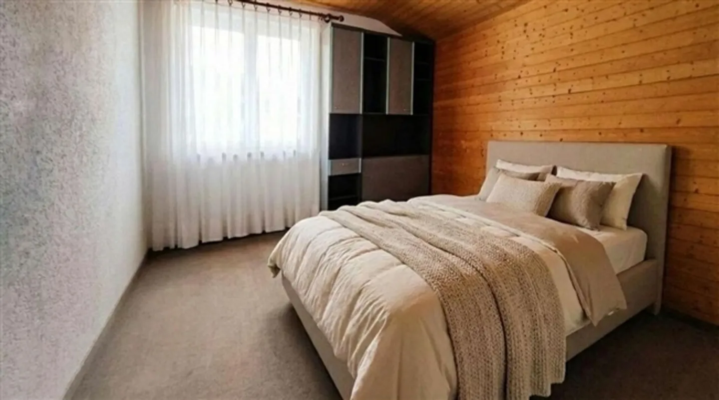 Spacious Living with Mountain Panorama - Photo 10 of 15