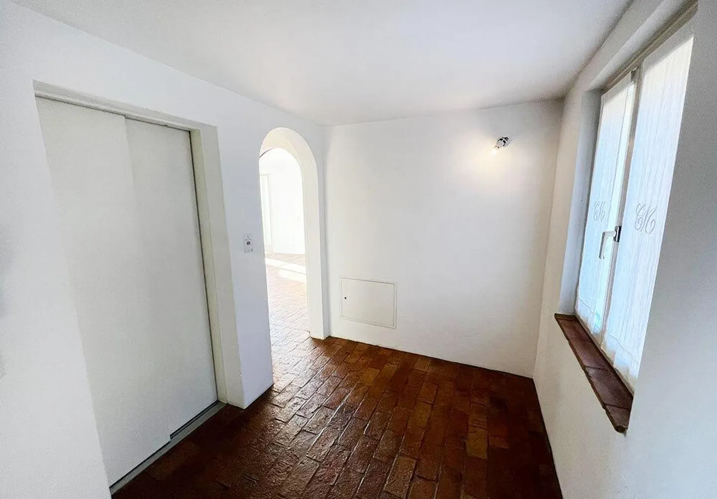 Fascinating and Bright Residential House with Elevator - Photo 6 of 23
