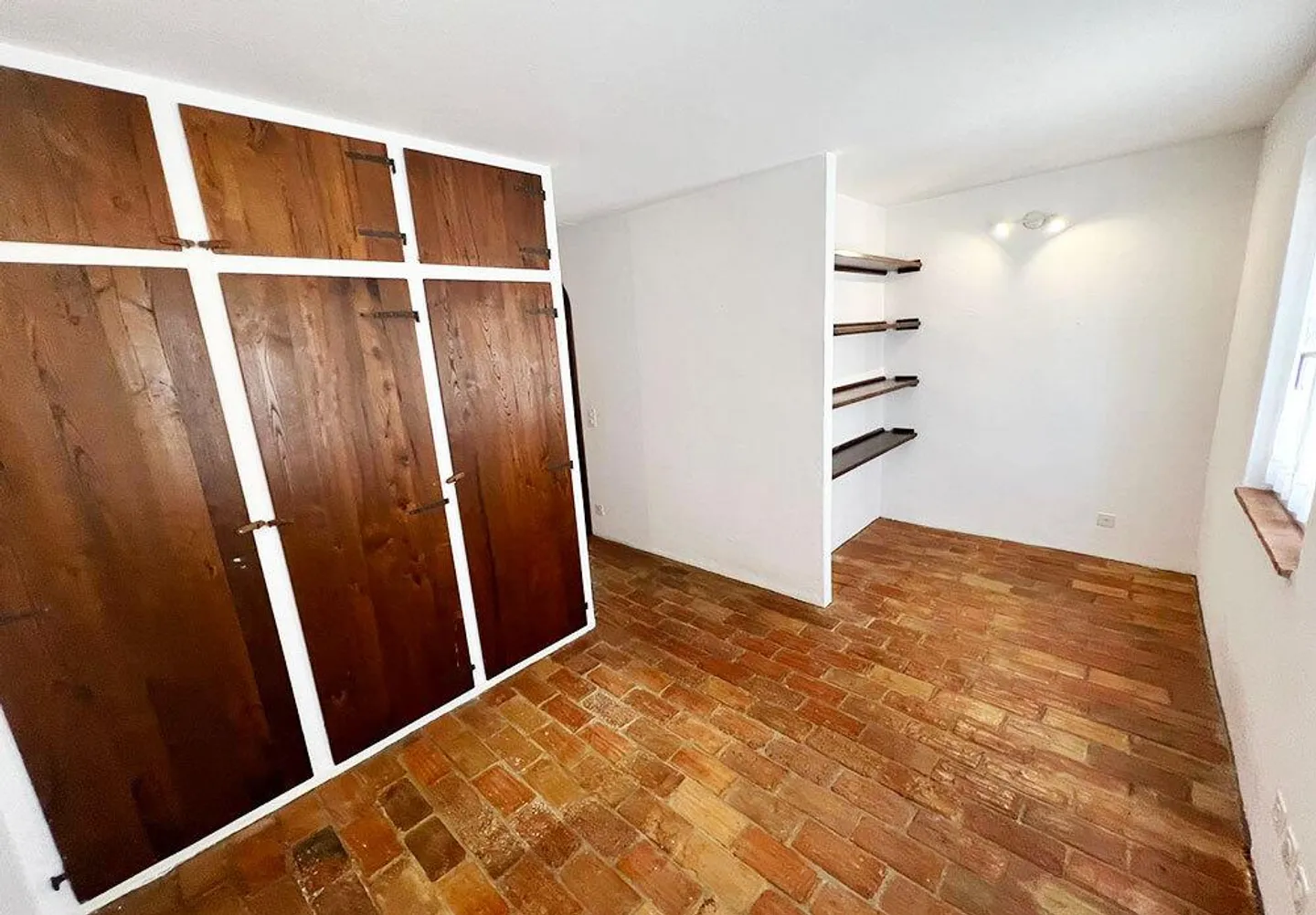 Fascinating and Bright Residential House with Elevator - Photo 9 of 23