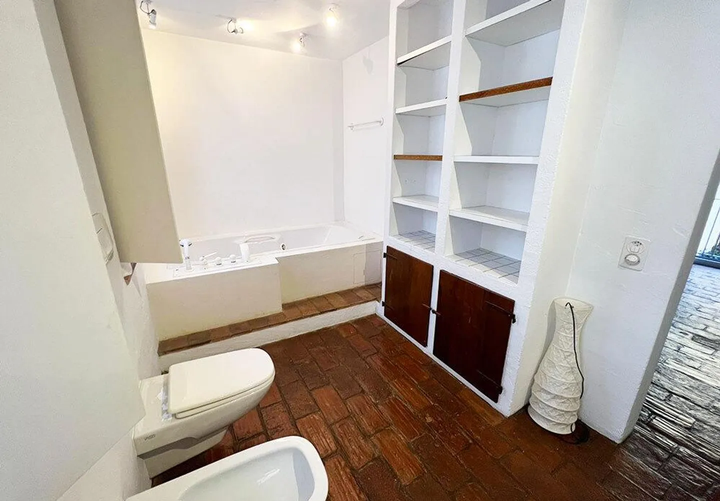 Fascinating and Bright Residential House with Elevator - Photo 17 of 23