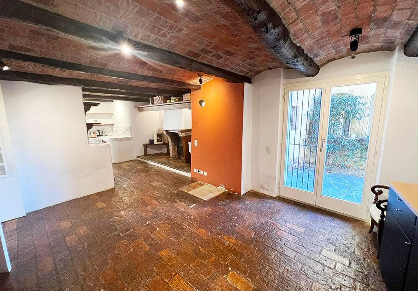 Fascinating and Bright Residential House with Elevator - Photo 20 of 23