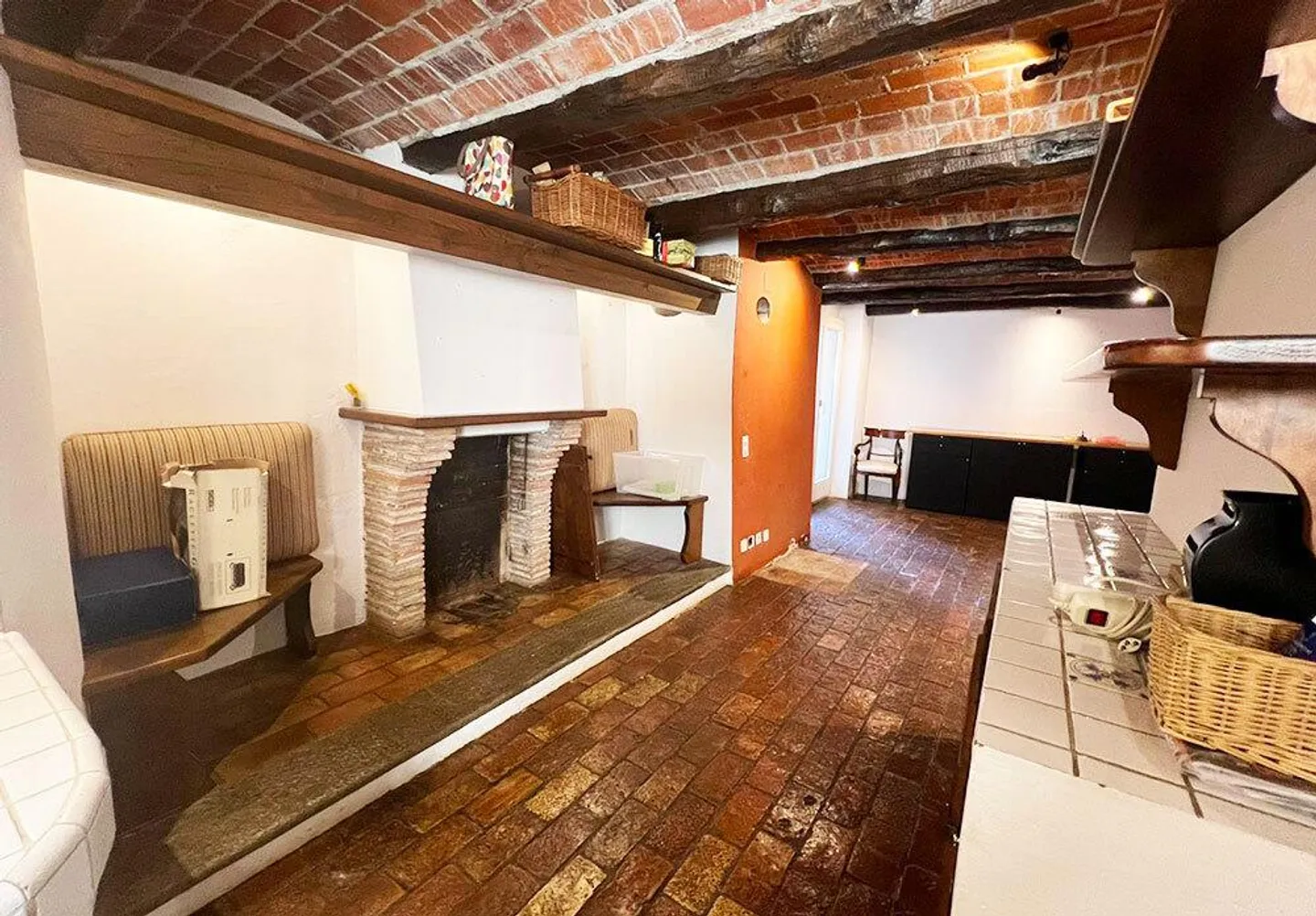 Fascinating and Bright Residential House with Elevator - Photo 11 of 23