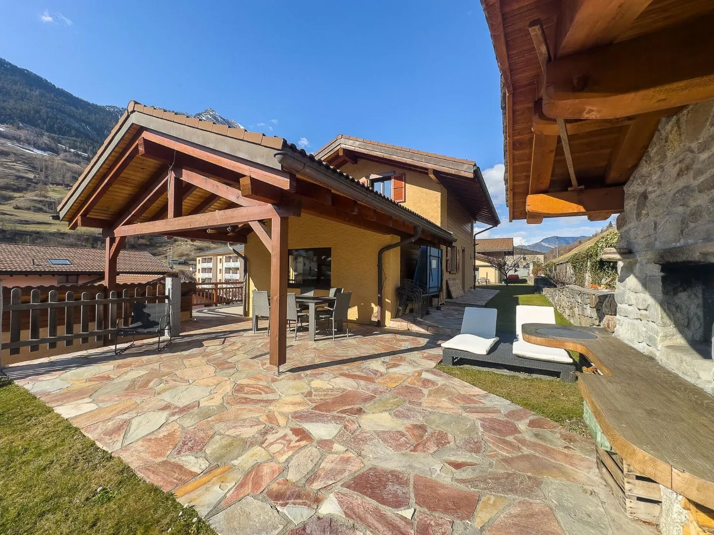 Superbe Chalet Rénové - Photo 1 sur 13
