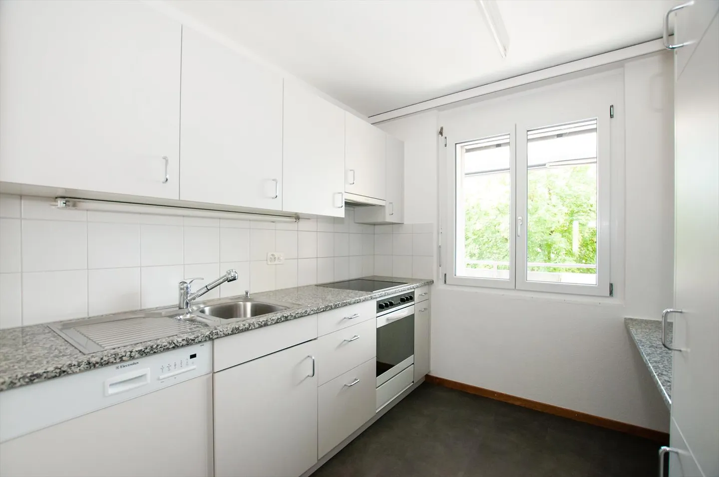 Beautiful penthouse apartment with a view over the city - Photo 4 of 7