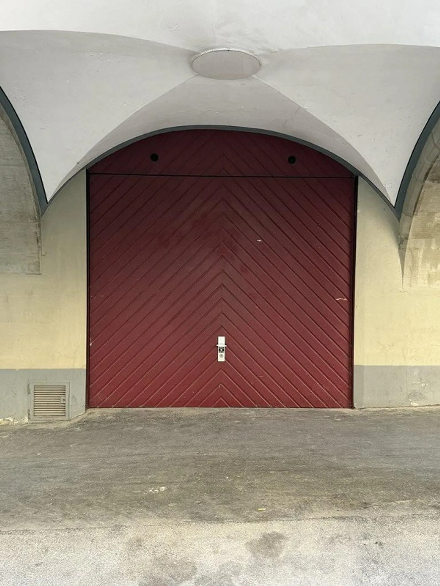 SINGLE GARAGE ON JUNKERNGASSE - Photo 2 of 4
