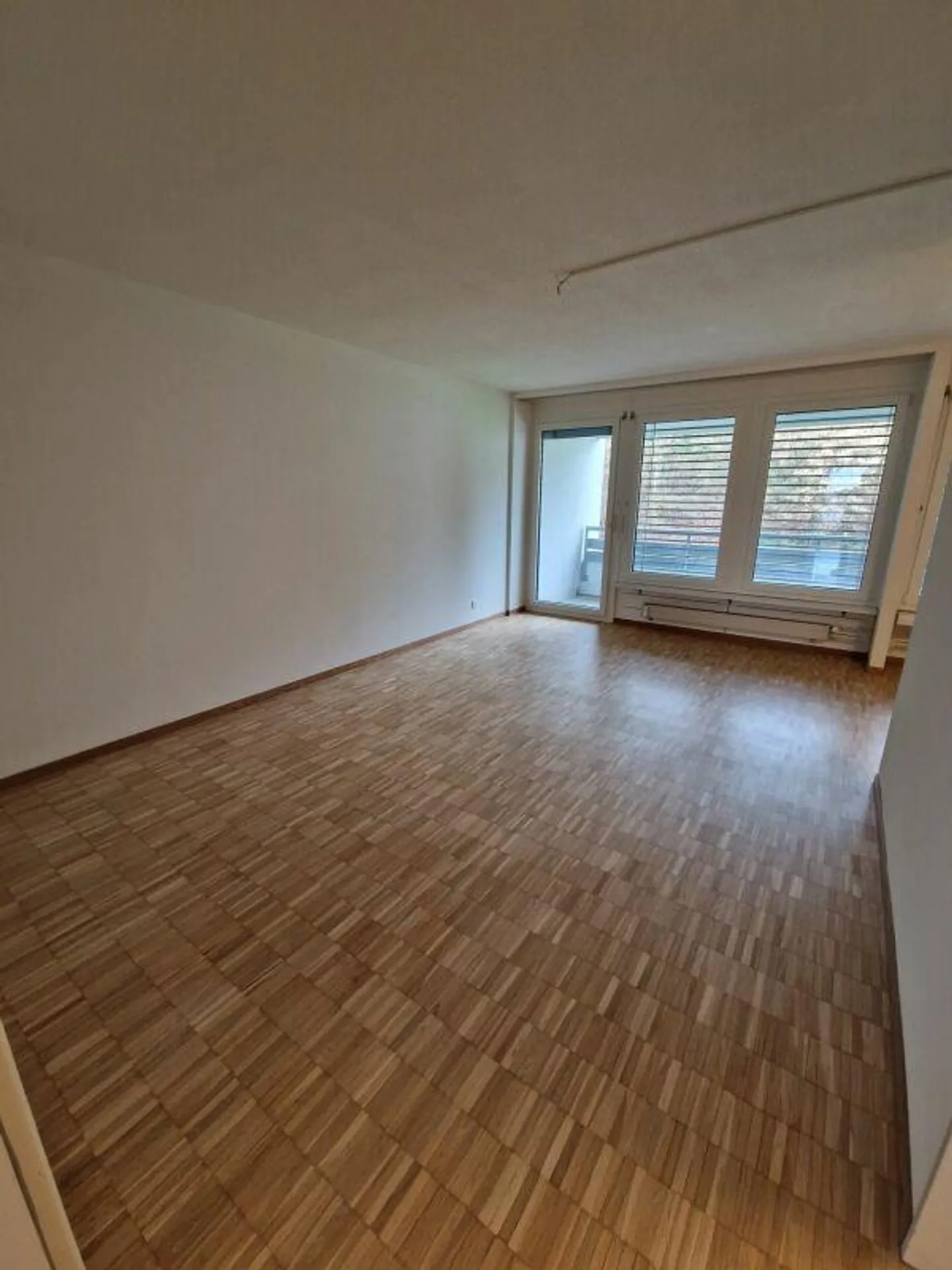 Appartamento 3.5 locali al 4° piano a Laufen - Foto 3 di 9