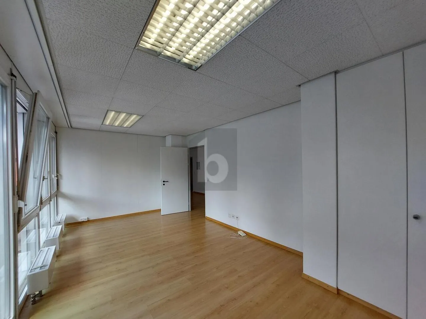 Office space for rent - Photo 3 of 6