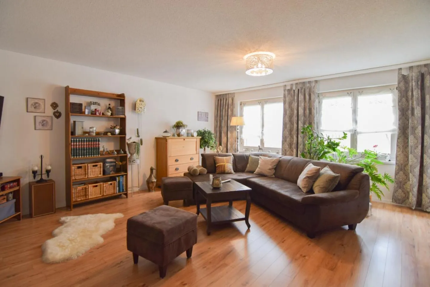 Warmherzige 4.5-Zimmer-Wohnung mit Cheminée und grossem Balkon - Foto 1 von 13