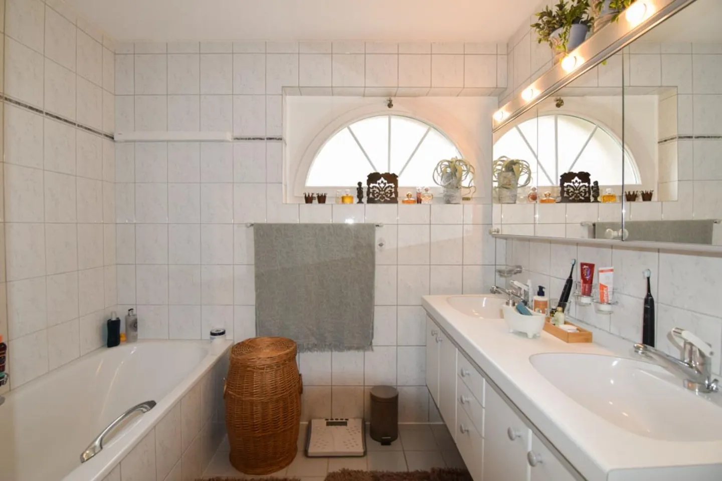 Warmherzige 4.5-Zimmer-Wohnung mit Cheminée und grossem Balkon - Foto 6 von 13