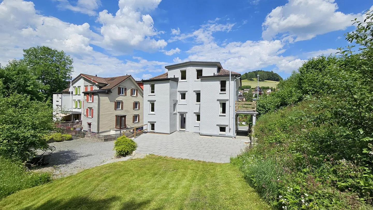 Semi-Detached Single Family House in a Quiet yet Central Residential Area in Herisau - Photo 2 of 8