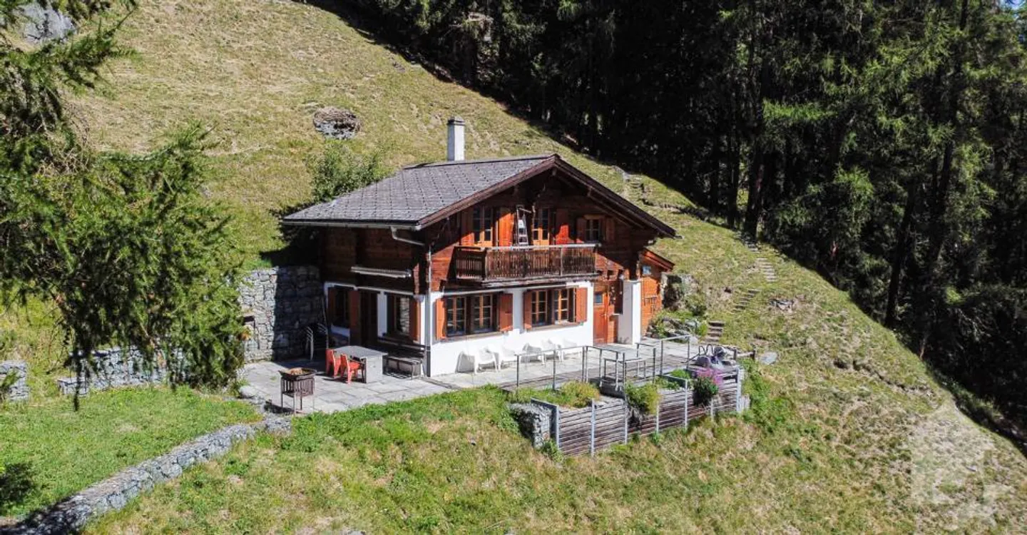 Charmantes Chalet mit Panoramaterrasse und atemberaubendem Blick - Foto 1 von 13