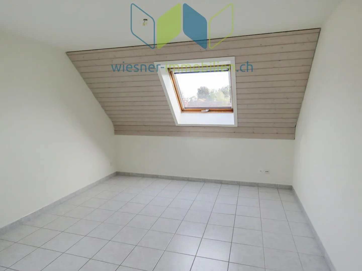 LIVING ABOVE THE ROOFS OF MÖHLIN - Photo 8 of 13
