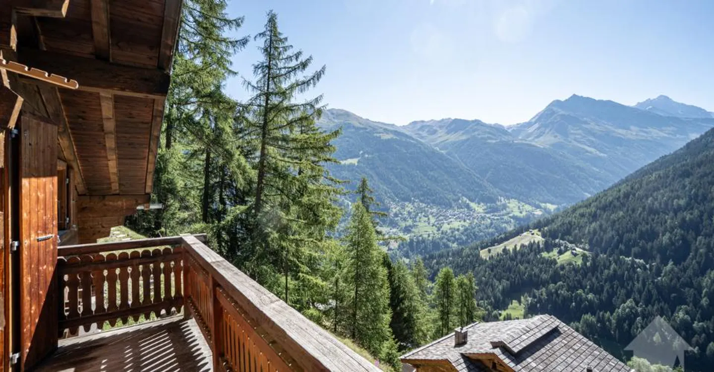 Charmantes Chalet mit Panoramaterrasse und atemberaubendem Blick - Foto 8 von 13