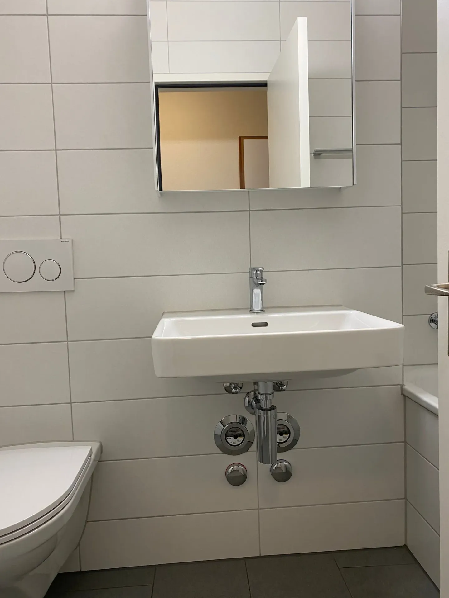 Beautiful 1-room apartment near SBB train station - Photo 2 of 4