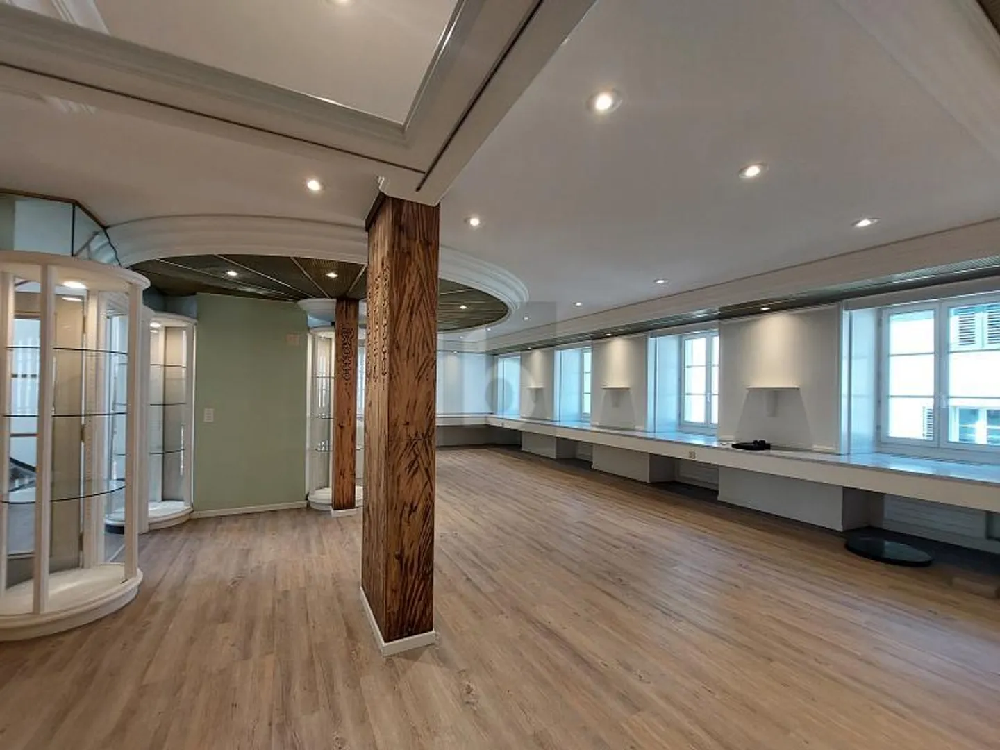 CENTRALE & MODERNO, IDEALE PER UFFICI / STUDIO - Foto 1 di 6