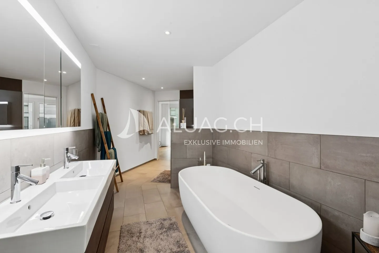 CENTRAL, EXCLUSIVE LIVING AT THE ZIHLKANAL - Photo 10 of 17