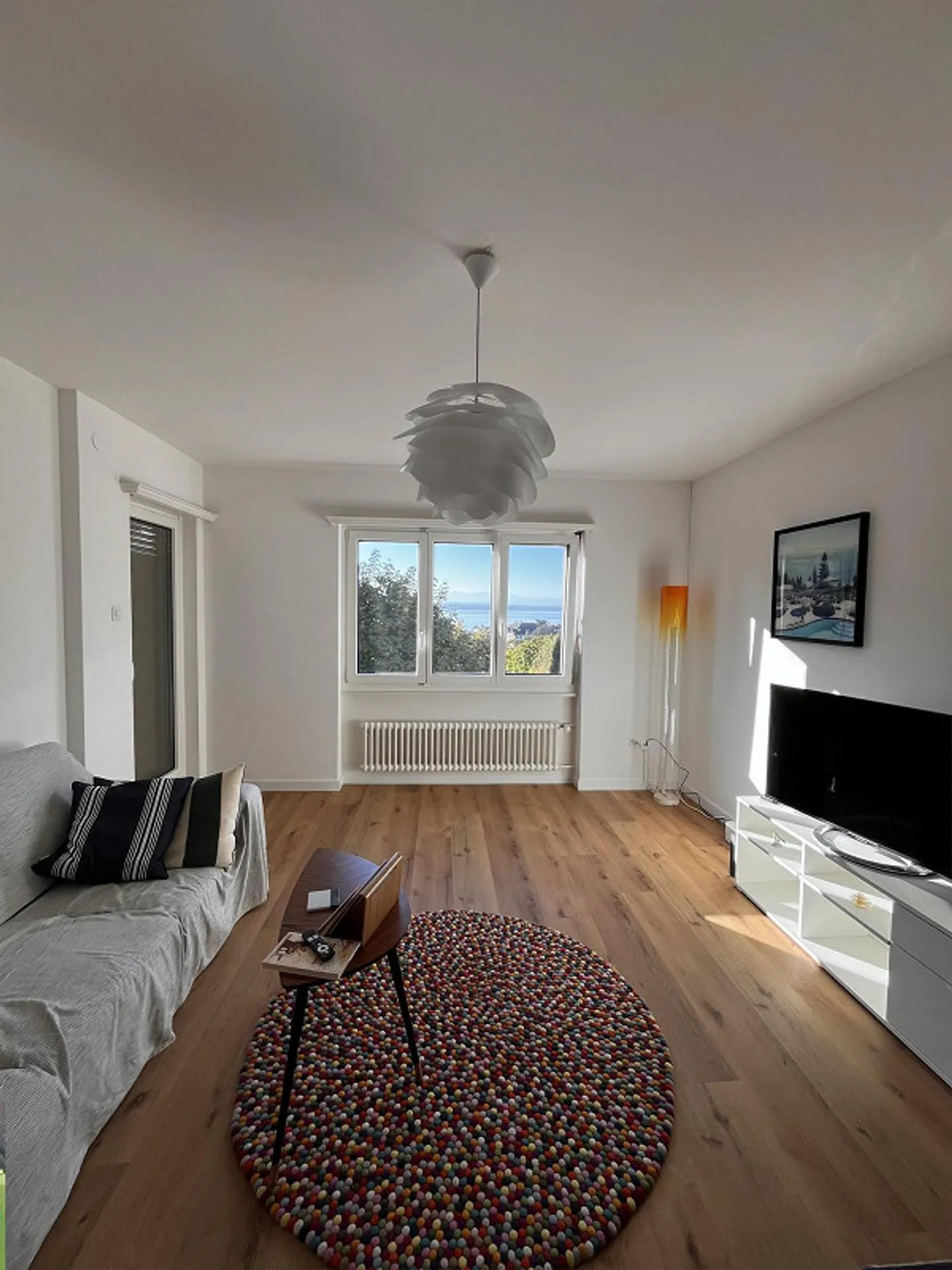Magnificent 3.5 room bright apartment with balcony two minutes from Ne station - Photo 1 of 6